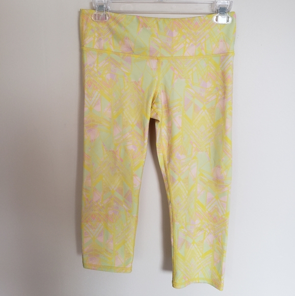 Alo Yoga Yellow Airbrush Capri in Zest Indio Small - Picture 5 of 9